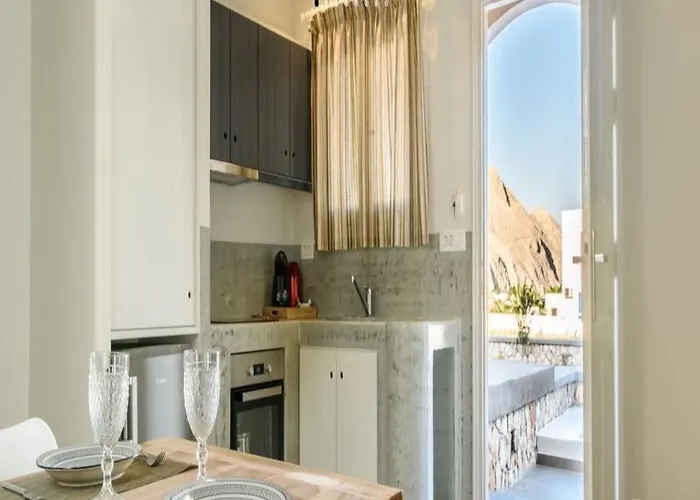 De_naxia Περίσσα